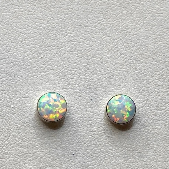 Vtg Sterling & White Opal Round Stud Earrings / 6mm - Picture 2 of 8